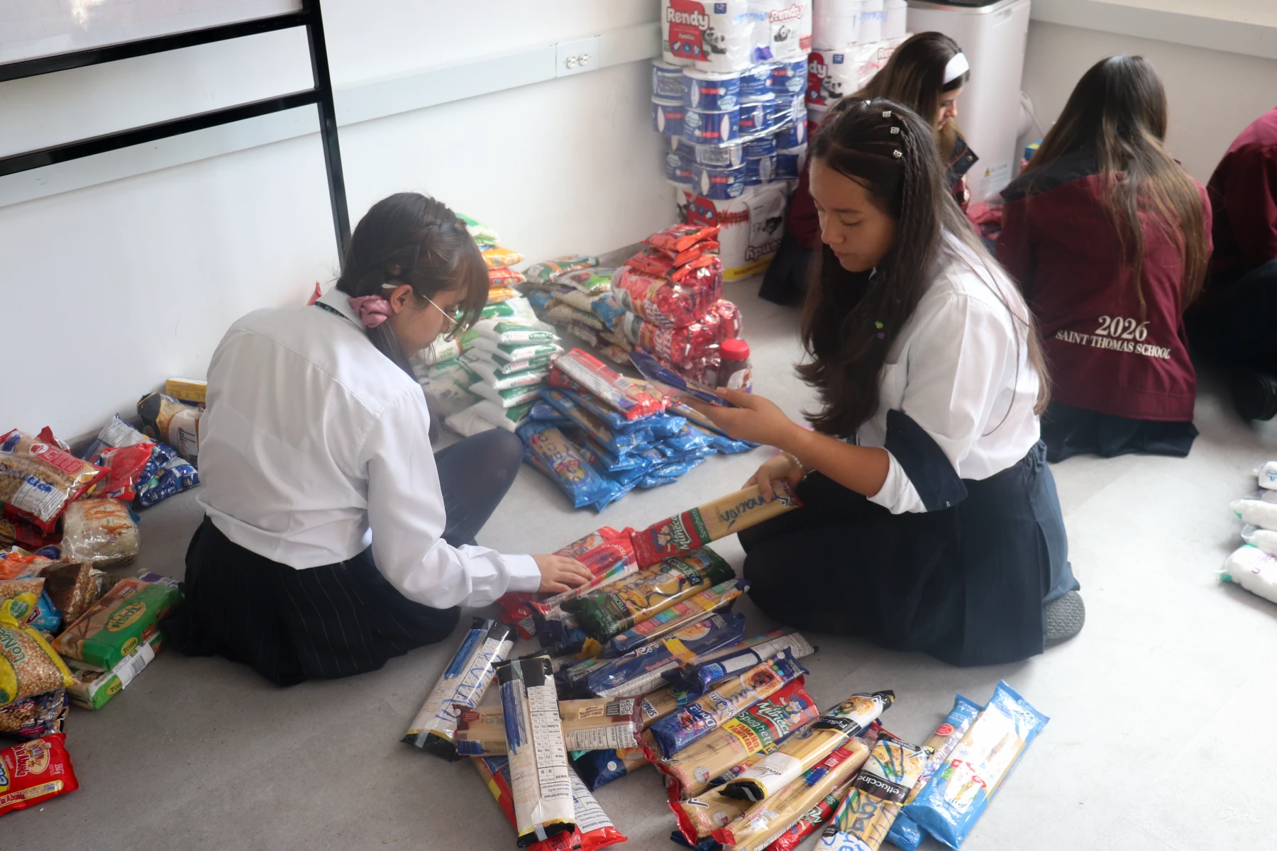 Estudiantes del programa CAS del Colegio Bilingüe Santo Tomás de Aquino